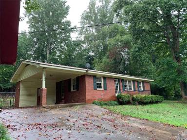 Main picture of 2645 Ladd Dr