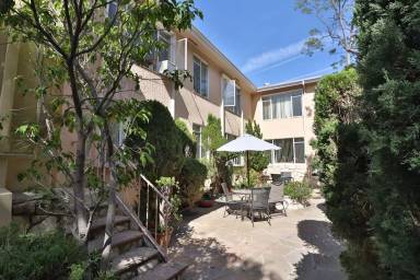 Main picture of 974 Granville Ave