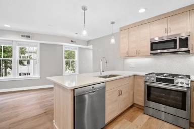 Main picture of 94 Washington Sq