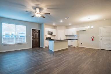 Main picture of 653 Wheatfield Dr
