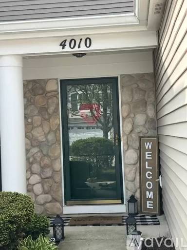 Main picture of 4010 Oak Tree Ln
