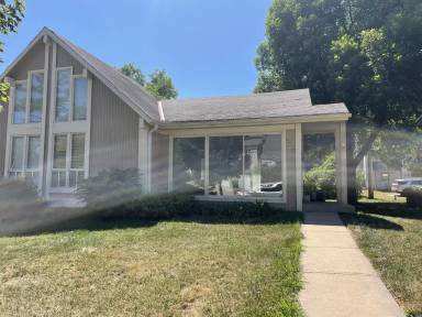Main picture of 7708 W 86th St