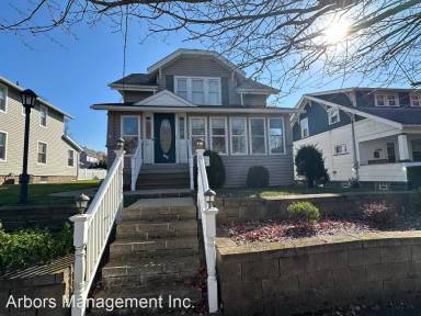 Main picture of 210 Edgewood Ave