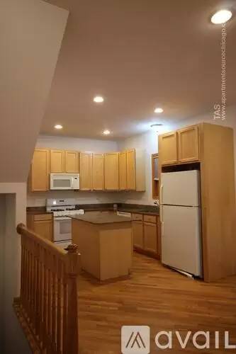 Main picture of 1321 W Belmont Ave