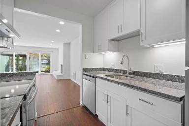 Main picture of 910 Peninsula Ave