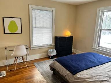 Main picture of 40 Benjamin Ave SE