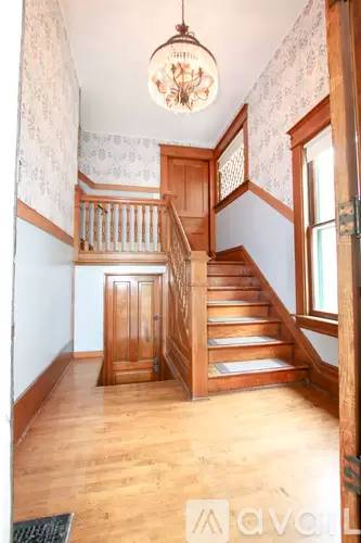 Main picture of 231 E Ninth St