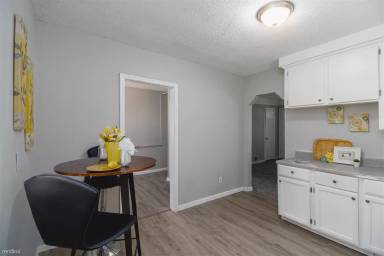 Main picture of 29618 Grandview St