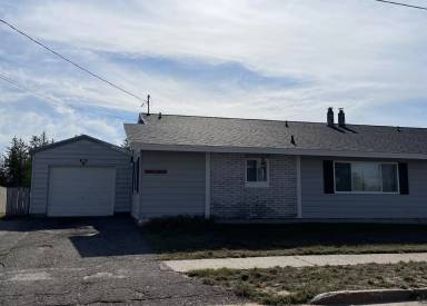 Main picture of 142 Albatross St