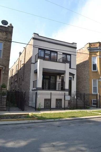 Main picture of 3245 W Division St