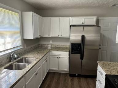Main picture of 1306 Greenbriar Dr