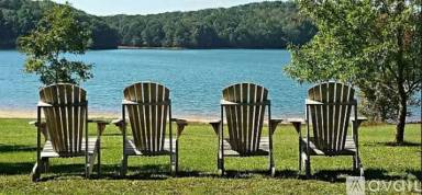 Main picture of 623 S Hogan Dr