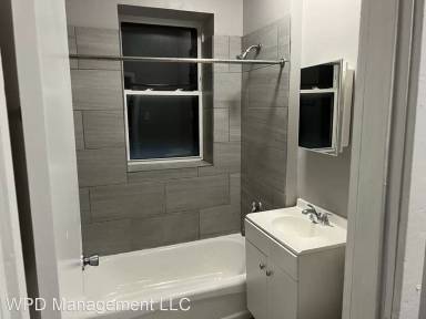 Main picture of 4220 S Michigan Ave