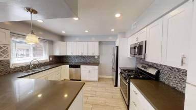 Main picture of 5642 Dorothy Way