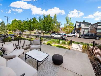 Main picture of 2423 W Bridge Ave