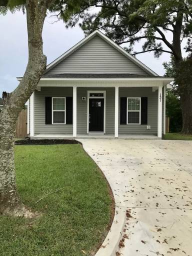 Main picture of 115 Sanders St