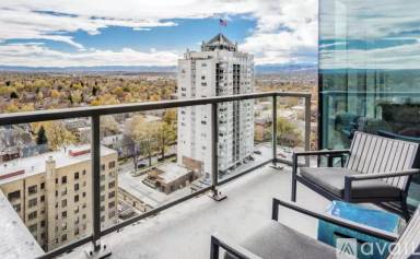 Main picture of 150 W Byers Pl