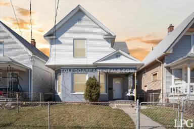 Main picture of 746 Clark St