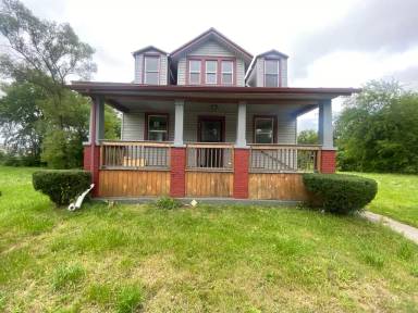 Main picture of 38 E Savannah St