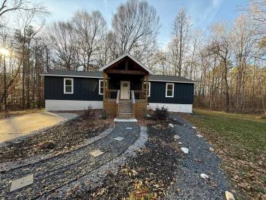 Main picture of 140 Walker Woods Dr