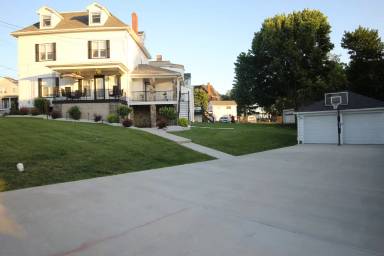Main picture of 300 Chestnut St