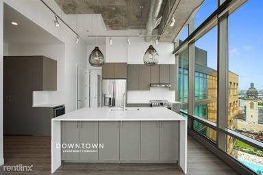 Main picture of 1010 W Chicago Ave