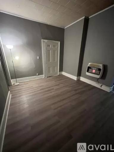 Main picture of 521 Woodlawn Ave