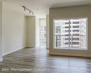 Main picture of 450 10th Ave