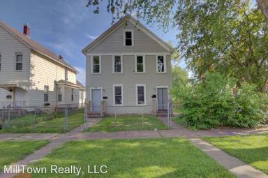 Main picture of 1521 W 8th St