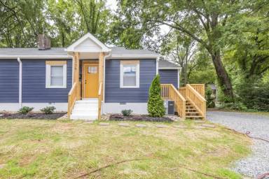 Main picture of 2336 Barry St