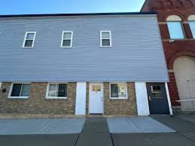 Main picture of 64 Lake St