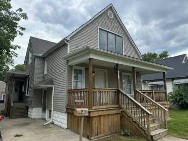 Main picture of 2612 South Blvd