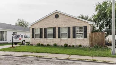 Main picture of 2242 Rush St