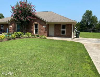 Main picture of 129 Hedge Ln