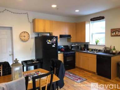 Main picture of 1254 N Greenview Ave