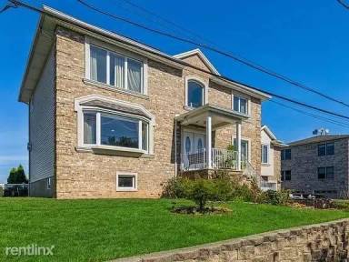 Main picture of 330 Lincoln St
