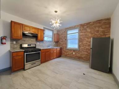 Main picture of 261 Hutton St
