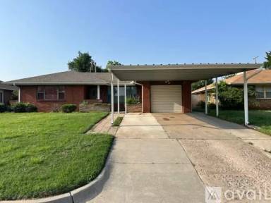 Main picture of 1524 NE 45th St
