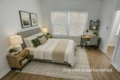 Main picture of 1005 W 23rd St