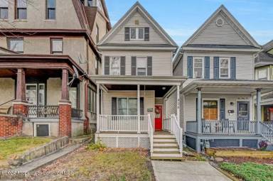 Main picture of 936 N Webster Ave