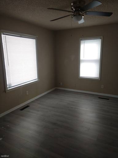 Main picture of 1655 S Dodge Ave