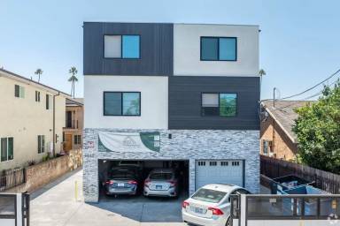 Main picture of 1530 W 37th St