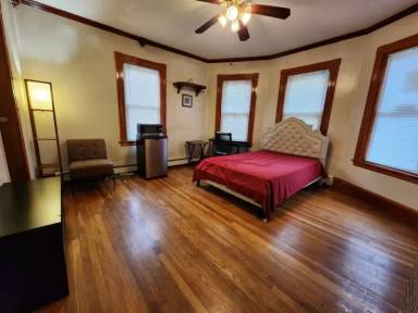 Main picture of 8 Price St