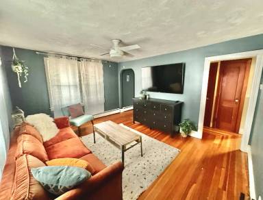 Main picture of 71 Commodore St