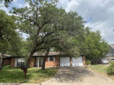 Main picture of 500 Woodson Dr