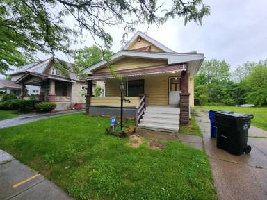 Main picture of 3471 E 104th St