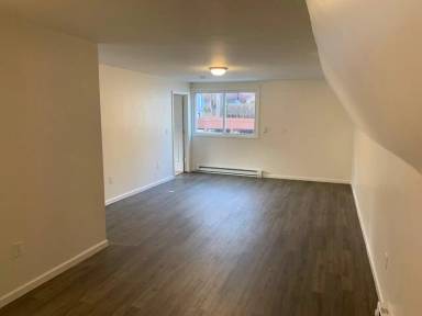 Main picture of 1806 W Genesee St