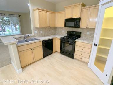 Main picture of 1233 SE Roundelay St