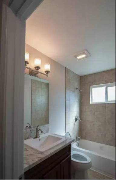 Main picture of 916-20 Blue St New