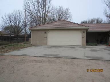 Main picture of 420 E 8th St